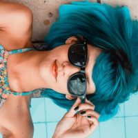 girl-sunglass-blue-hair